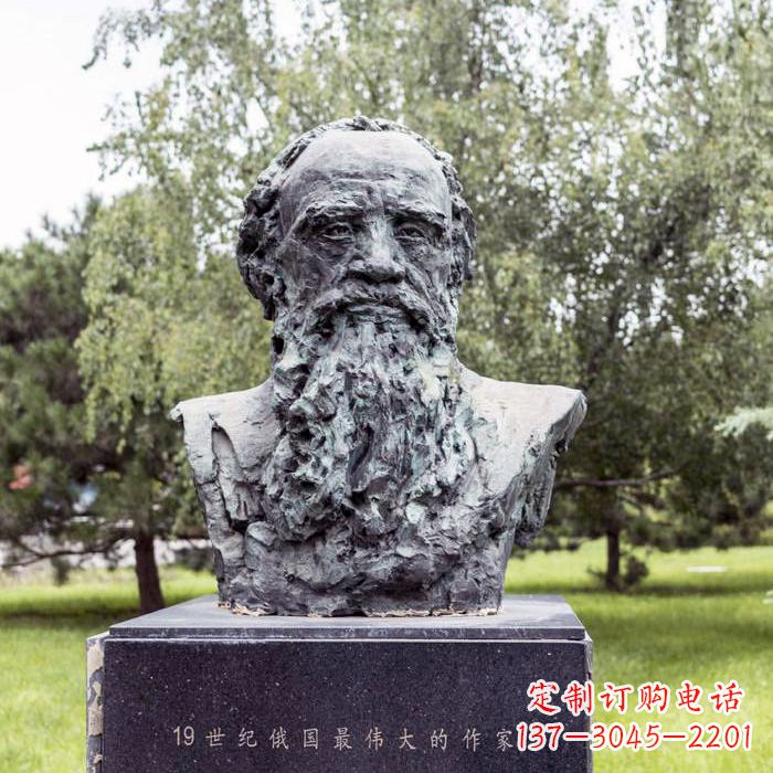 合肥19世纪俄国最伟大的作家列夫·尼古拉耶维奇·托尔斯泰雕像