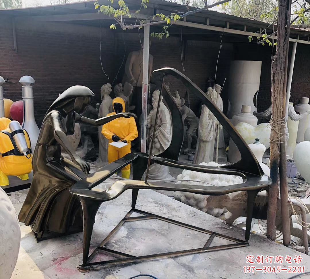 合肥玻璃钢仿铜钢琴雕塑