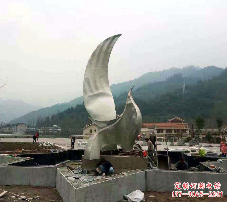合肥不锈钢鸽子雕塑——象征着和平与祥和