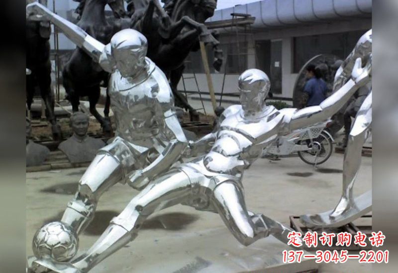 合肥不锈钢抽象踢足球的人物雕塑