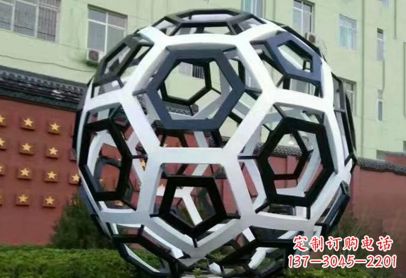 合肥不锈钢公园的镂空足球雕塑