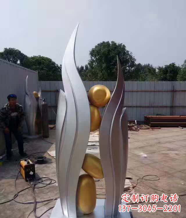合肥不锈钢广场翅膀雕塑象征着自由之翼
