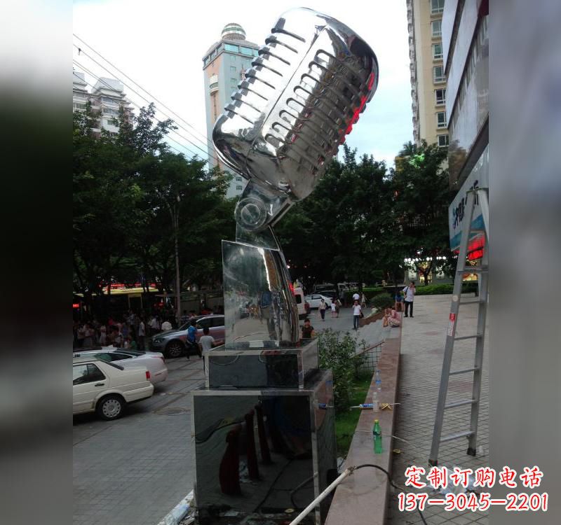合肥不锈钢话筒雕塑2