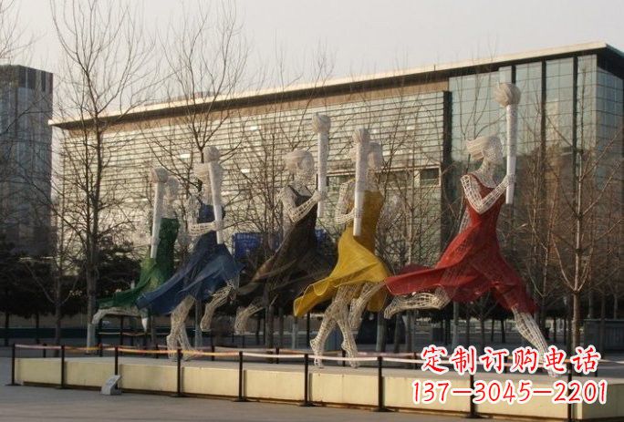 合肥不锈钢火炬手雕塑象征着永恒的精神