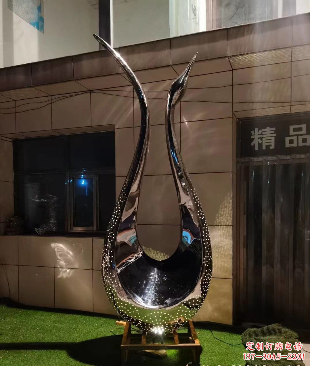 合肥不锈钢镜面天鹅雕塑——象征着美丽与坚强