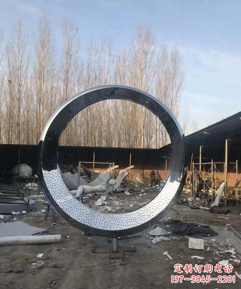 合肥不锈钢圆环雕塑抽象美的体现