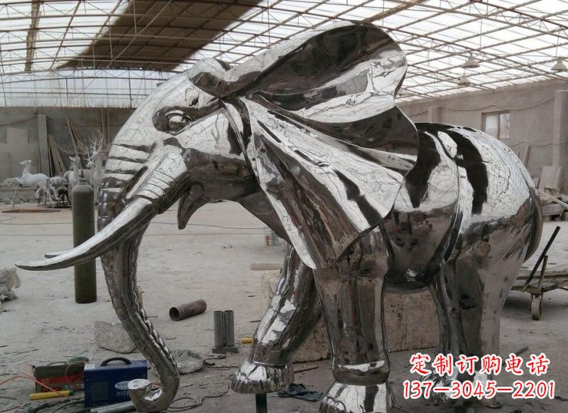 合肥不锈钢镜面大象雕塑——独特的艺术精品