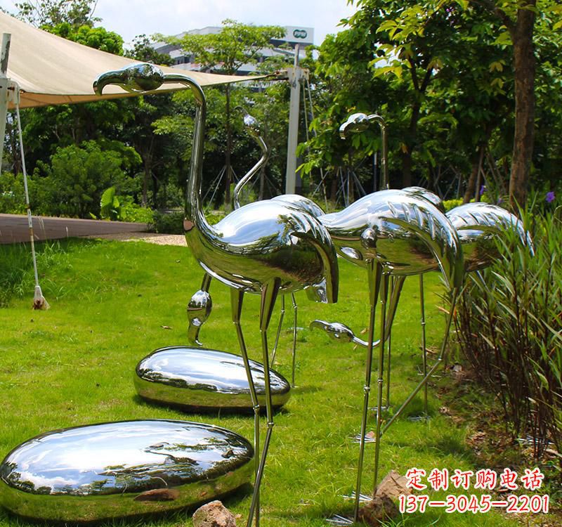 合肥不锈钢镜面火烈鸟雕塑精美外形、多彩光泽