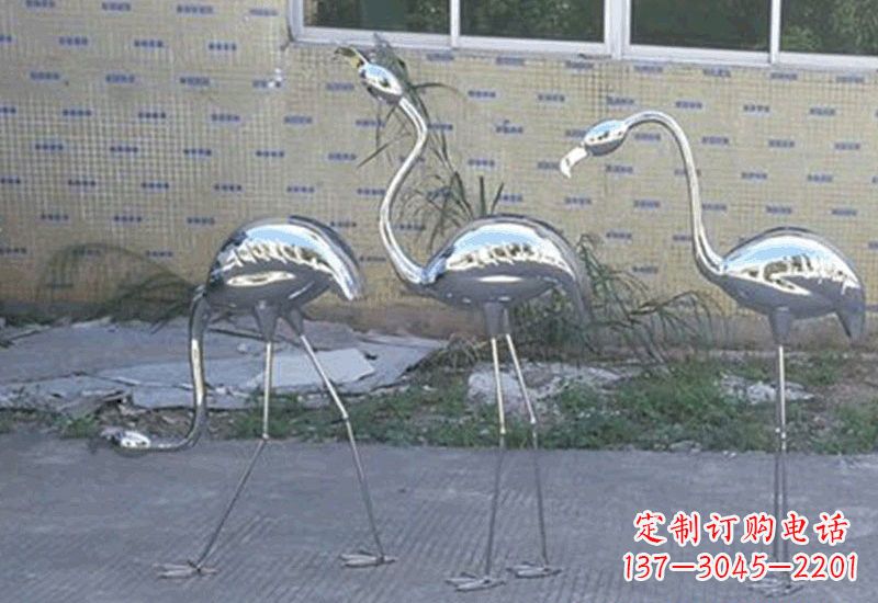 合肥不锈钢火烈鸟雕塑给人以美好的视觉享受