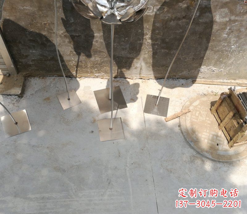 合肥不锈钢荷叶雕塑给大厅带来精致优雅