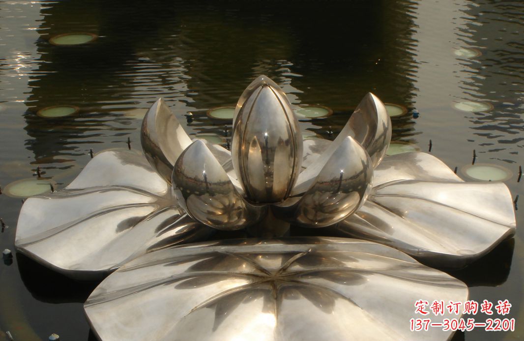 合肥不锈钢莲花水中雕塑