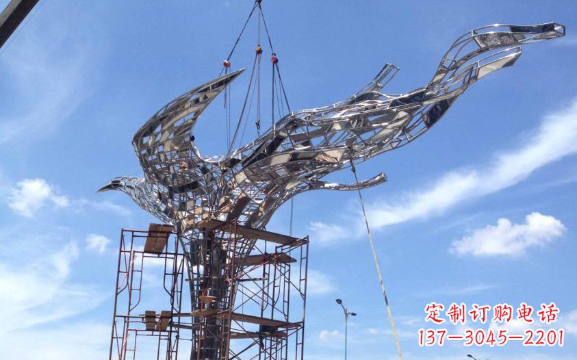 合肥不锈钢镂空鸽子雕塑美丽的象征