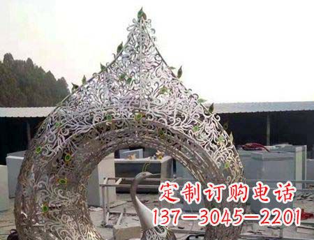 合肥不锈钢镂空孔雀雕塑精美的艺术之作