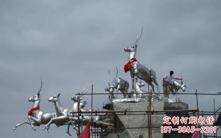 合肥不锈钢鹿群动物景观雕塑