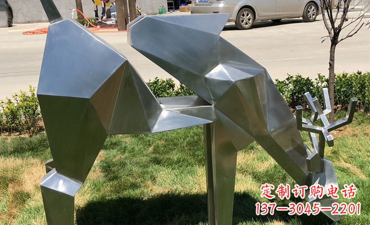 合肥不锈钢梅花鹿吃草公园动物雕塑