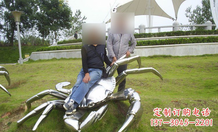 合肥不锈钢螃蟹雕塑艺术美化公园环境