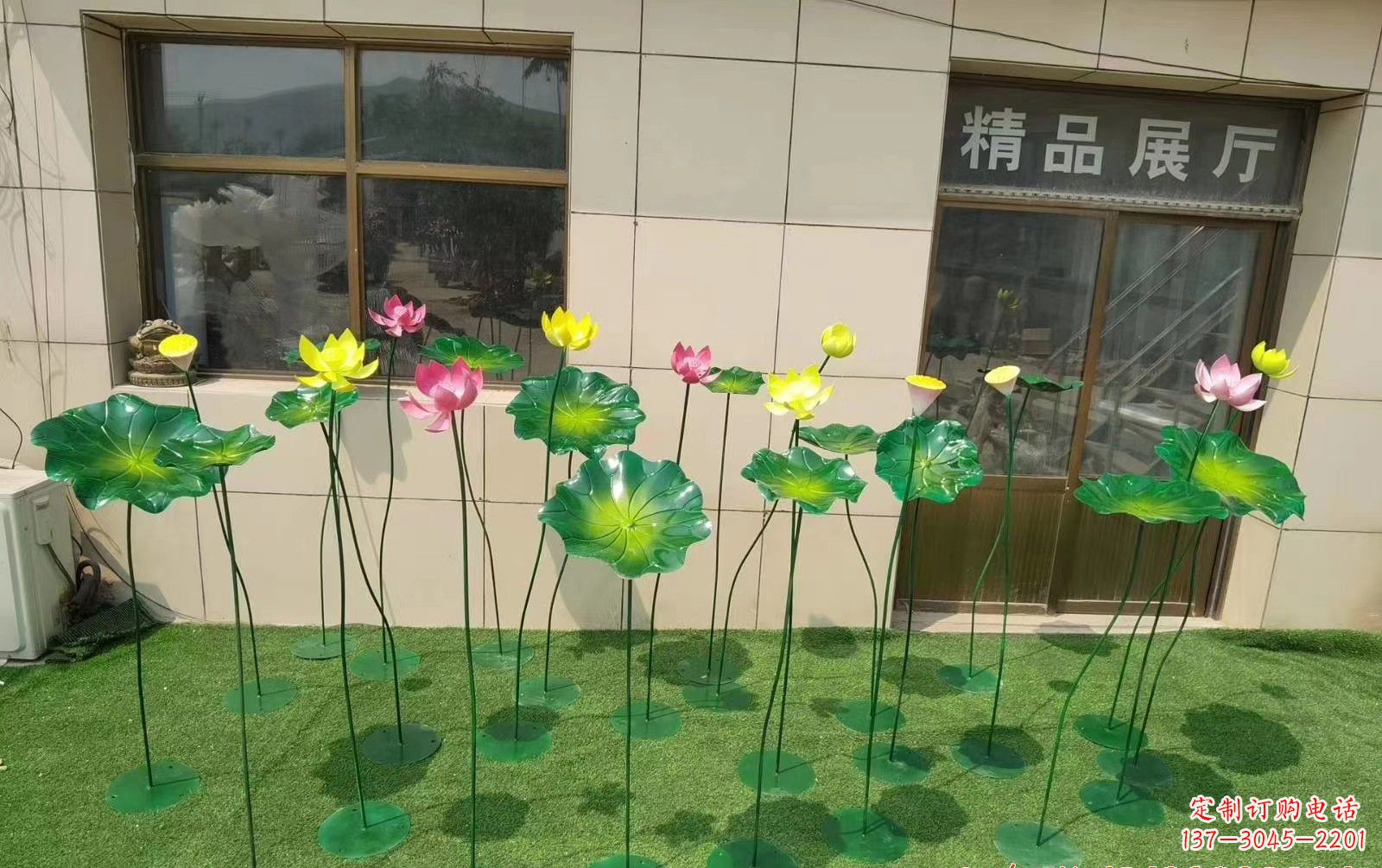 合肥不锈钢喷漆荷花景观雕塑