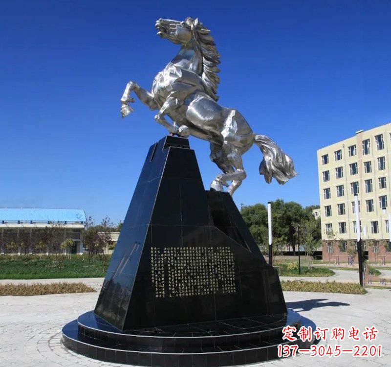 合肥不锈钢企业广场上的马雕塑