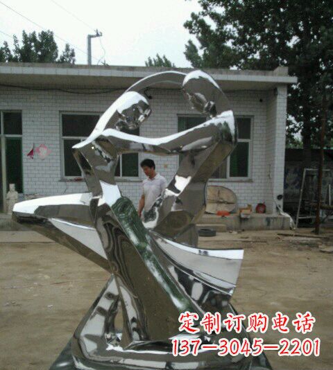 合肥浪漫的不锈钢情侣雕塑