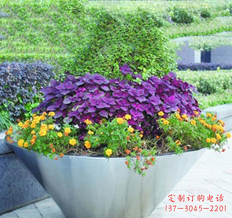 合肥不锈钢商场花盆雕塑