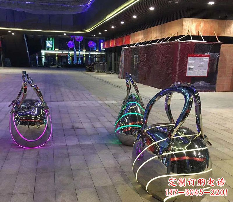 合肥不锈钢手提包雕塑