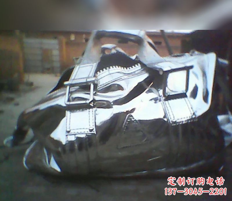 合肥不锈钢手提包雕塑 (2)