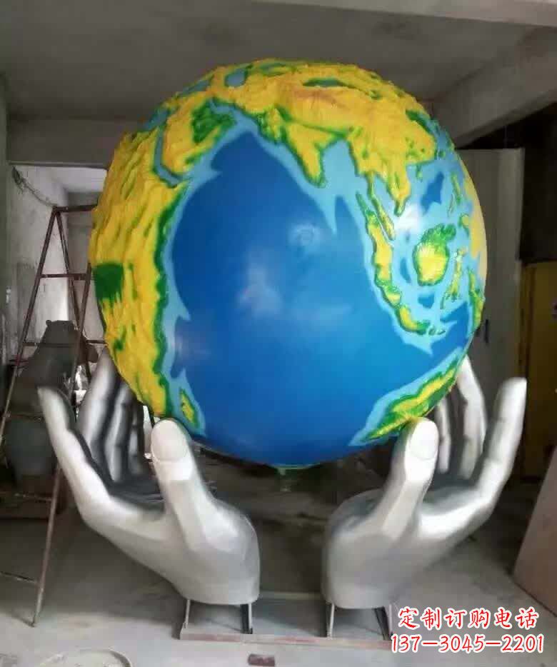 合肥不锈钢手托地球雕塑精美的艺术作品