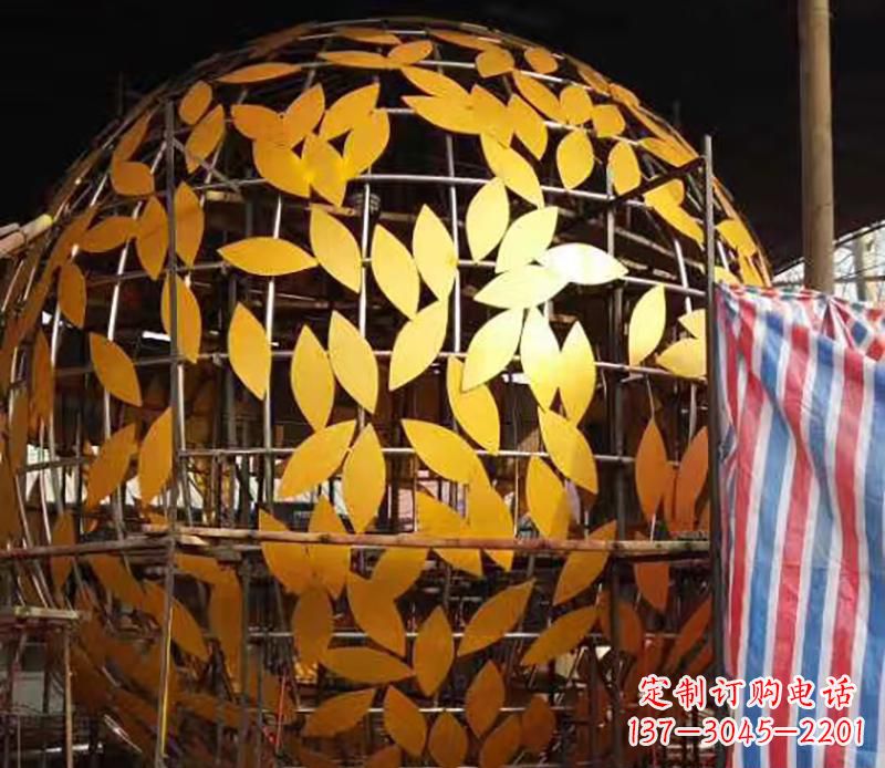 合肥不锈钢树叶镂空球景观雕塑