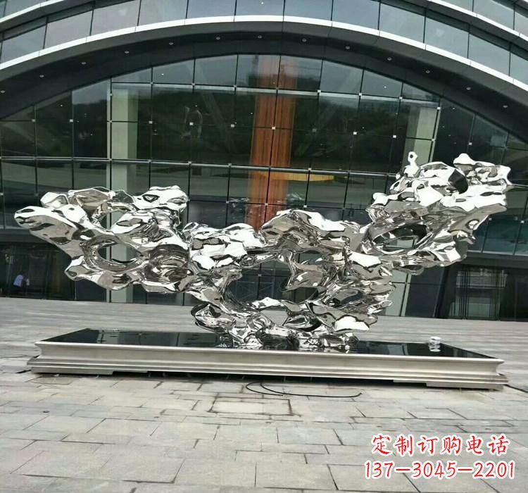 合肥灵动的太湖石雕塑
