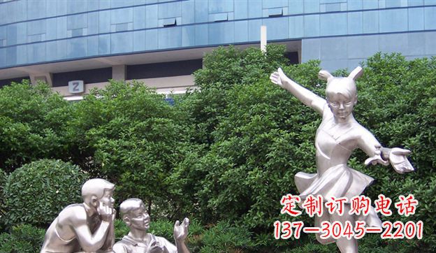 合肥不锈钢制作的儿童踢毽子雕塑