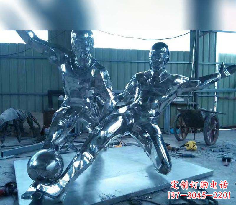 合肥不锈钢踢足球景观雕塑