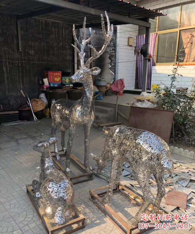 合肥不锈钢庭院里的梅花鹿雕塑
