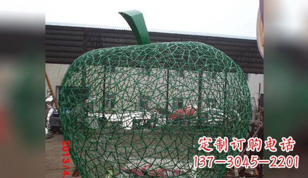 合肥不锈钢网制作的苹果雕塑——精致且耐久