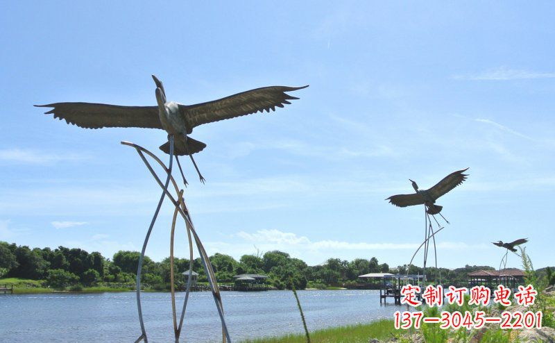 合肥不锈钢仙鹤雕塑象征着自由之美