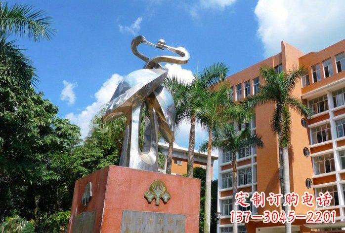 合肥不锈钢仙鹤雕塑美丽而神秘