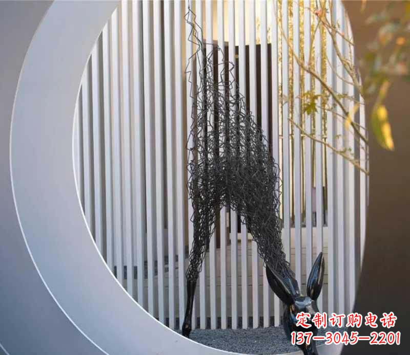 合肥不锈钢小区的长颈鹿雕塑