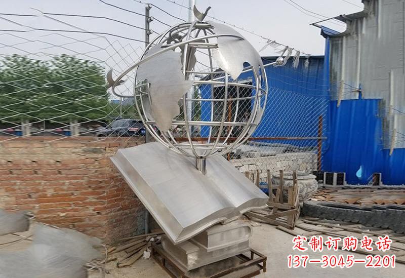 合肥不锈钢校园里的地球雕塑