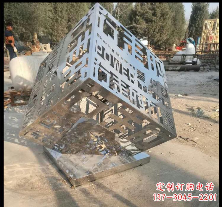 合肥不锈钢艺术镂空魔方雕塑给空间带来新的灵感