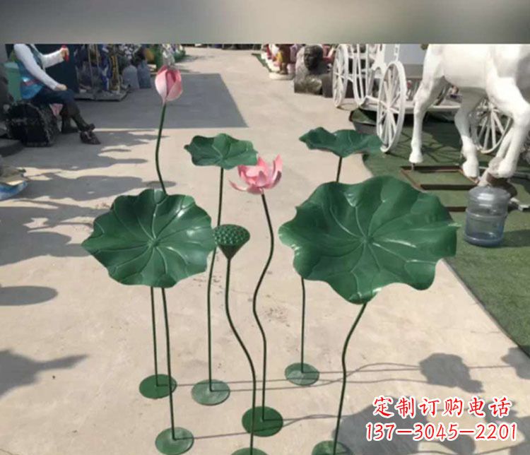 合肥不锈钢荷花雕塑象征着美丽的永恒