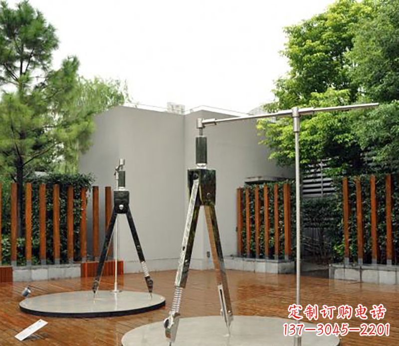 合肥以不锈钢精雕细琢的圆规雕塑