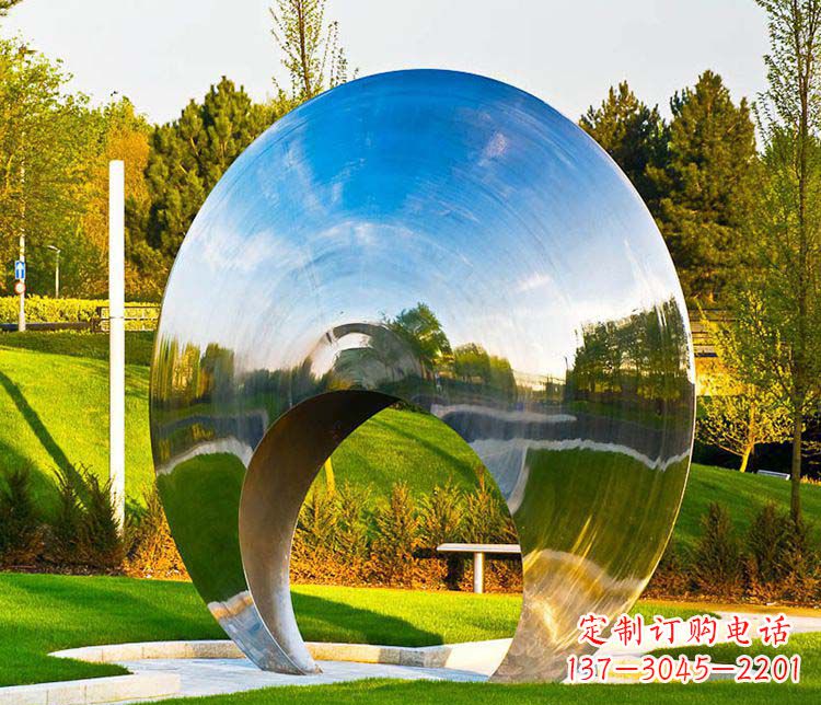 合肥环环相扣的圆环雕塑