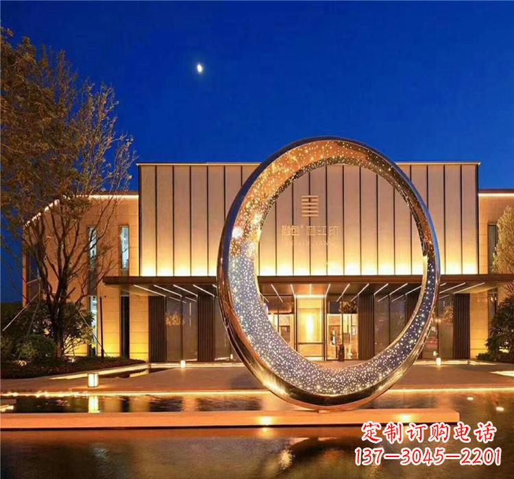 合肥不锈钢圆环雕塑给空间增添无限美感