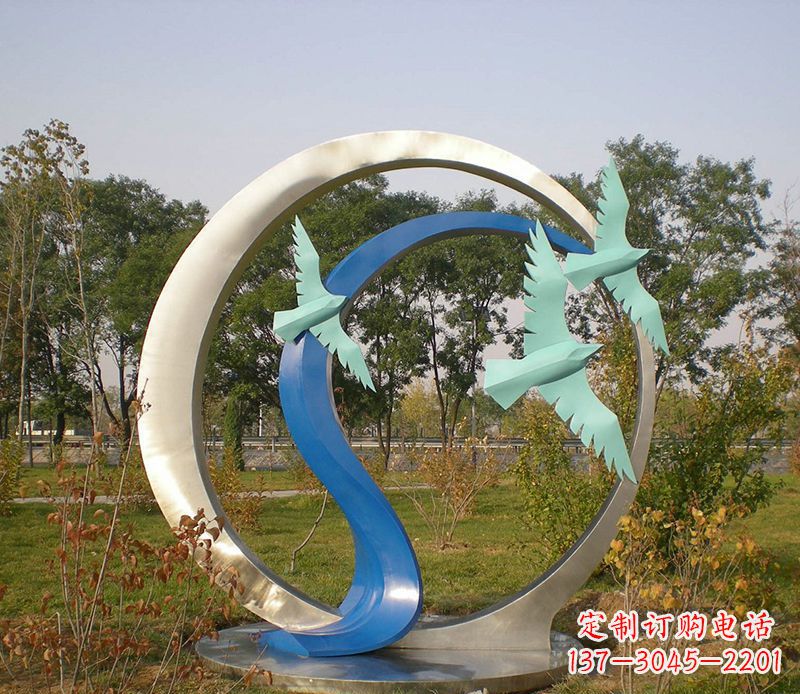 合肥不锈钢圆环雕塑精致而优雅