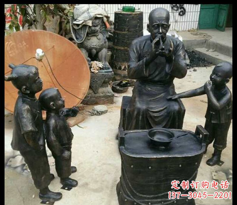 合肥步行街吹糖人的人物铜雕
