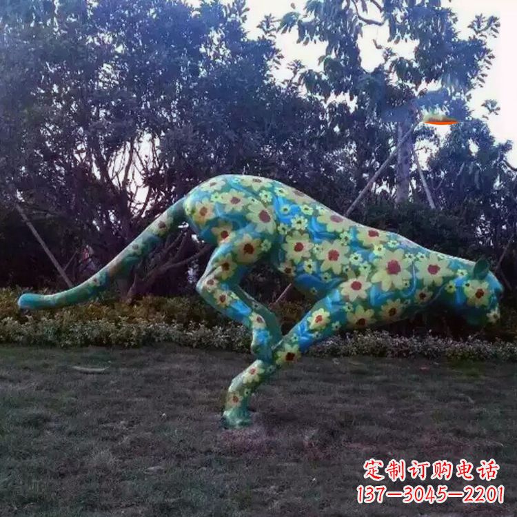 合肥玻璃钢彩绘豹子雕塑艺术与自然的完美结合