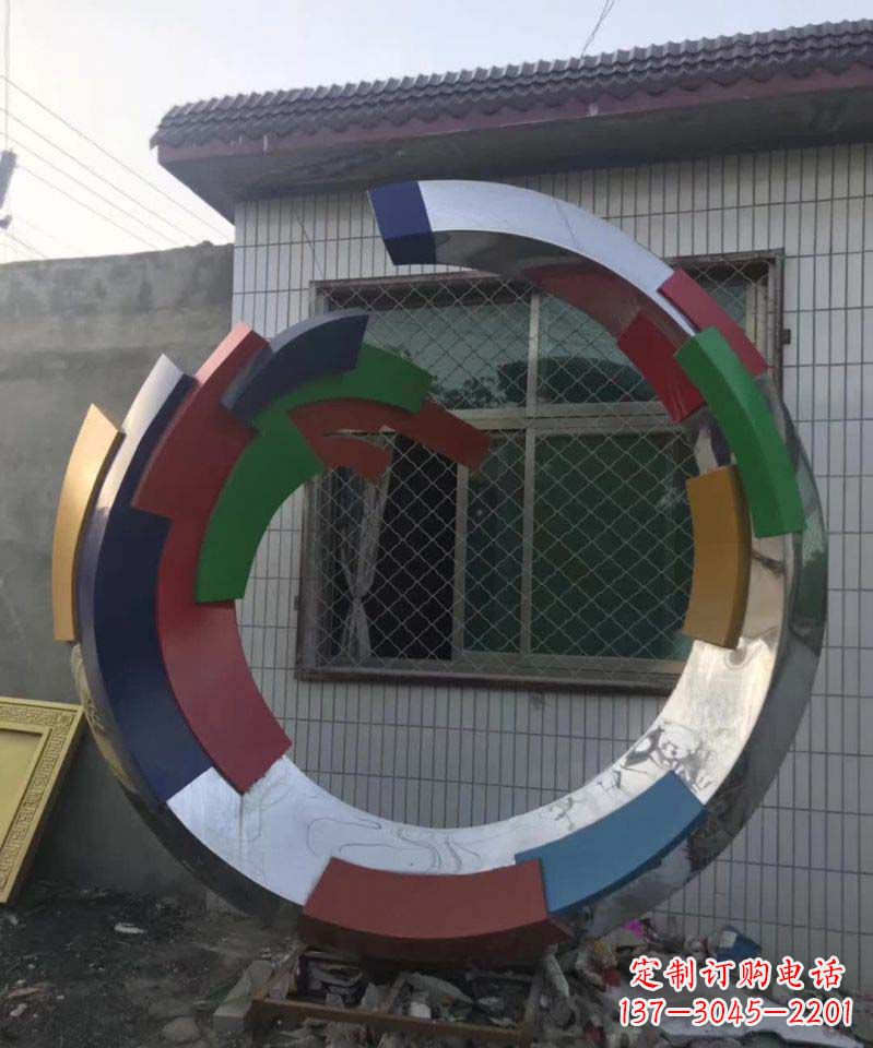 合肥绚烂多彩的不锈钢圆环雕塑