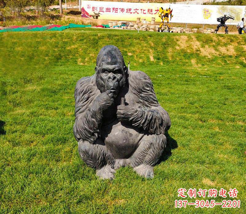 合肥猩猩雕塑——草坪猩猩公园的艺术精品
