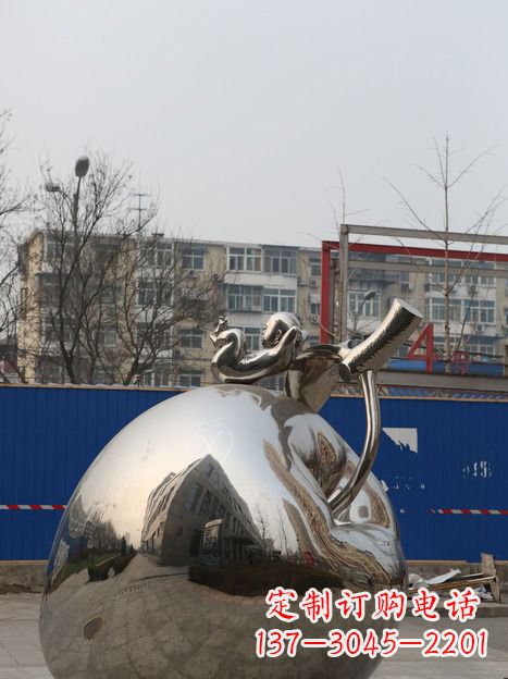 合肥城市中的苹果雕塑