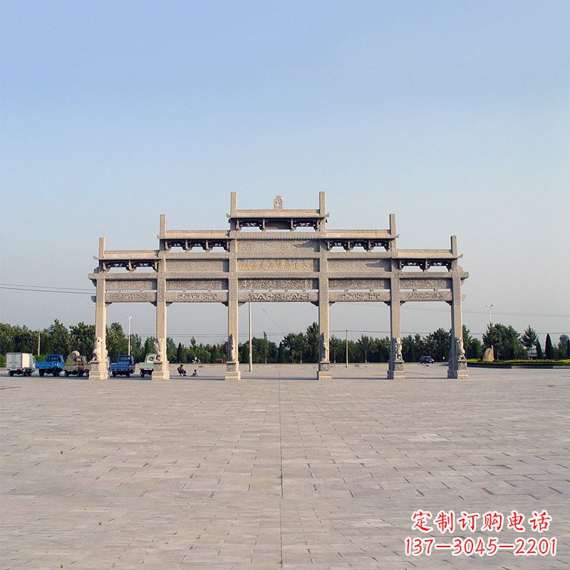 合肥精美石雕牌坊点缀城市广场