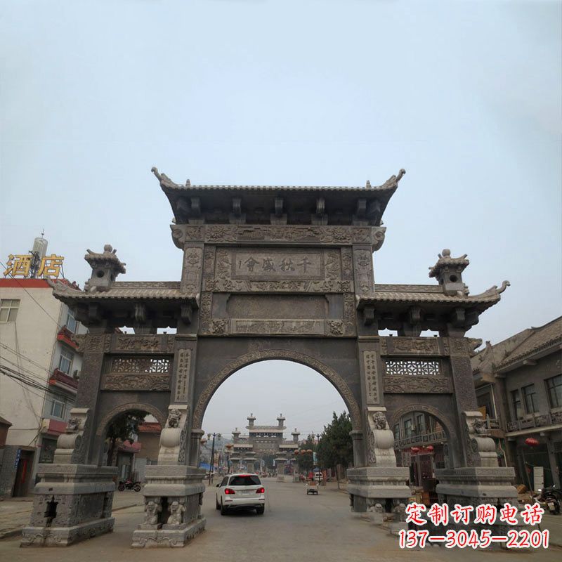 合肥城市街道仿古三门石雕牌楼